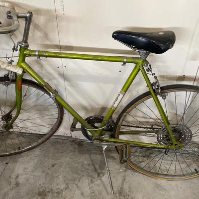 Vintage Green Sport King bicycle