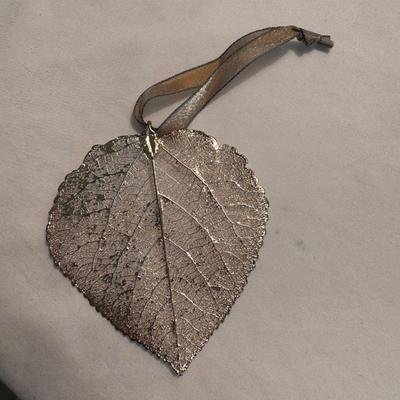 Leaf Decor and Frederick Cooper Lamp (LR-DZ)