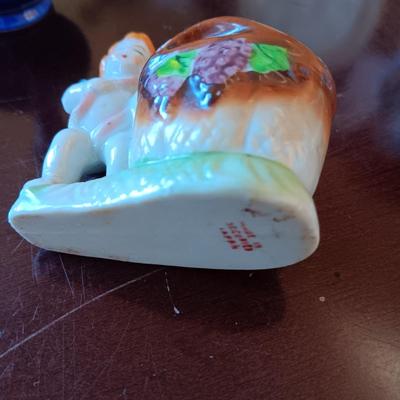 3 OCCUPIED JAPAN FIGURES AND A SMALL VASE