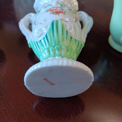 2 OCCUPIED JAPAN FIGURES AND 2 SMALL VASES