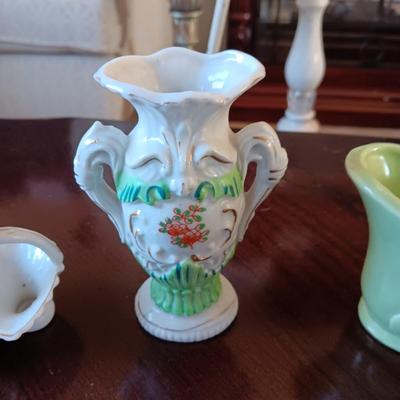 2 OCCUPIED JAPAN FIGURES AND 2 SMALL VASES