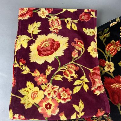 443 April Cornell Table Linen Lot