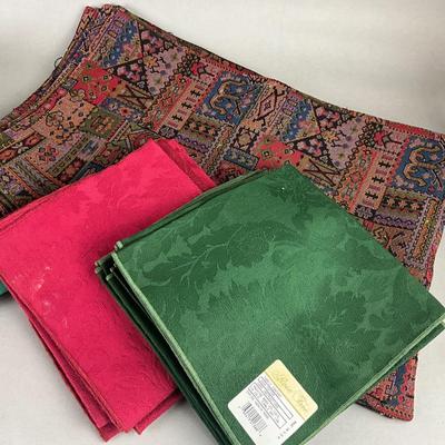 449 Large Lot of 27 Placemats and 14 Napkins