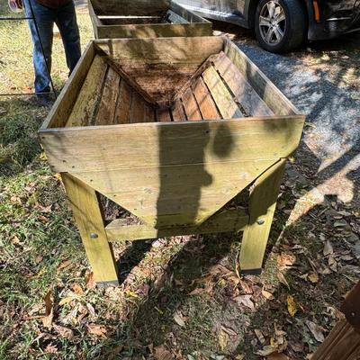 400 Gardeners Supply Company Pair of Garden Wooden Trugs
