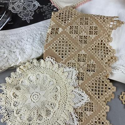 518 Large lot of Battenberg Lace with Doilies and Hand crochet Placemats