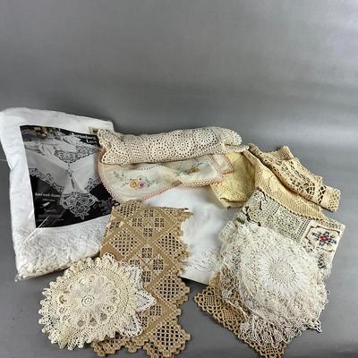 518 Large lot of Battenberg Lace with Doilies and Hand crochet Placemats
