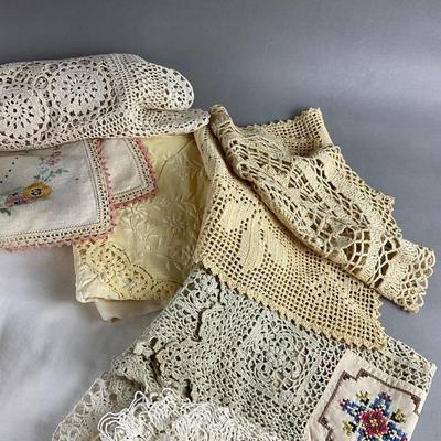 518 Large lot of Battenberg Lace with Doilies and Hand crochet Placemats