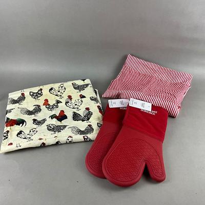 522 Rooster Apron with William Sonoma Oven Mitts
