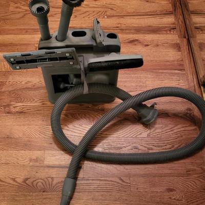 Lot of various vacuums/carpet cleaning machines