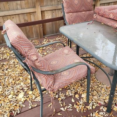 Lot includes 4 outdoor chairs, 1 outdoor table, and 1 umbrella
