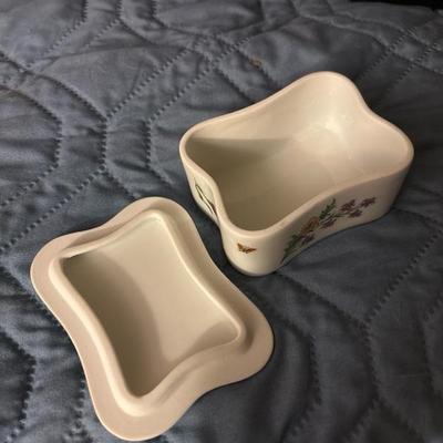 Lot 116 - Tiffany & Co. Limoges - France Tiffany Garden Porcelain Trinket Jewelry Box