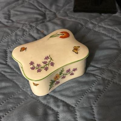 Lot 116 - Tiffany & Co. Limoges - France Tiffany Garden Porcelain Trinket Jewelry Box