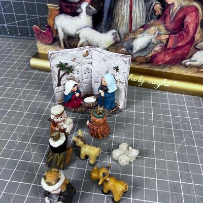 2 Small Nativity Sets and a Major Scene