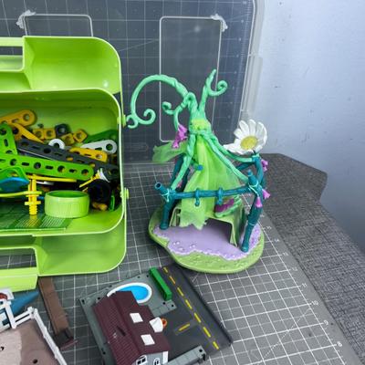 Bigger Old Pile of Plastic Toys 