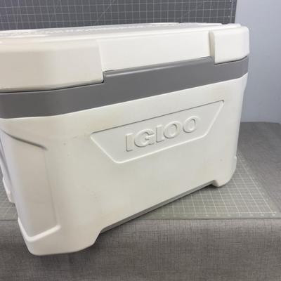 IGLOO 54 quart NEW 