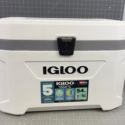 IGLOO 54 quart NEW 