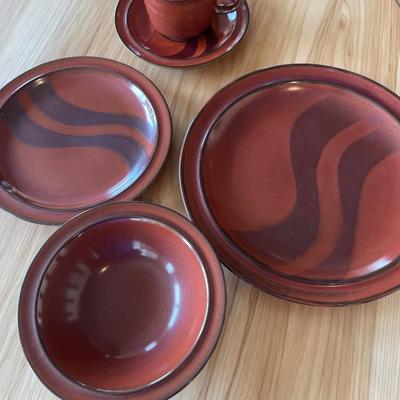 6 Independence plate set & 3 Hull oven plate set