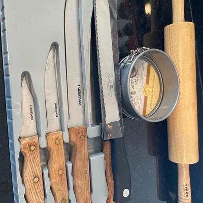 Knives and other kitchen accessories