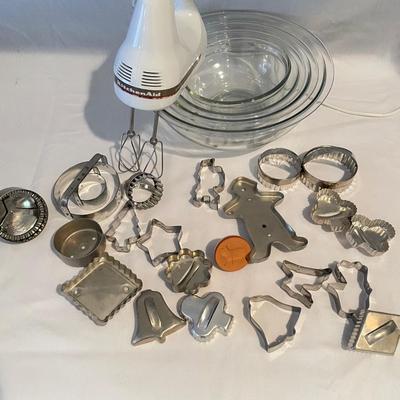 Baking Galore w/ KitchenAid, FireKing, Pyrex and More (K-SS)