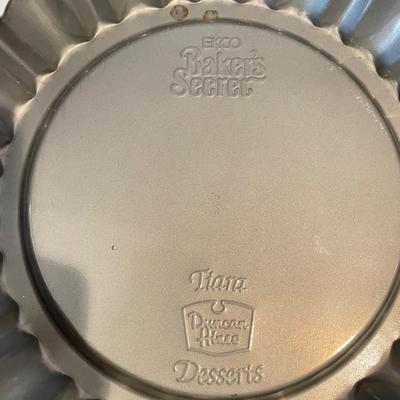Baking Galore w/ KitchenAid, FireKing, Pyrex and More (K-SS)