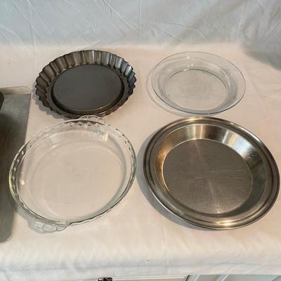 Baking Galore w/ KitchenAid, FireKing, Pyrex and More (K-SS)