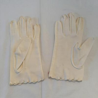 Collection of Women’s Gloves (PBC-DZ)