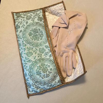 Collection of Women’s Gloves (PBC-DZ)