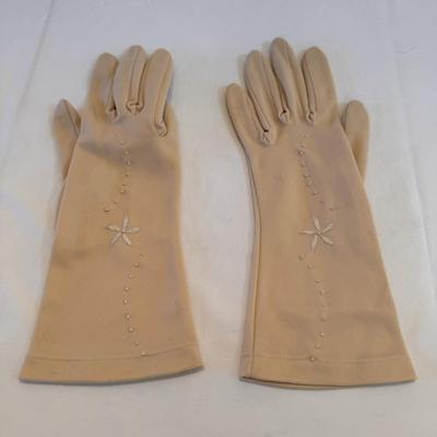 Collection of Women’s Gloves (PBC-DZ)
