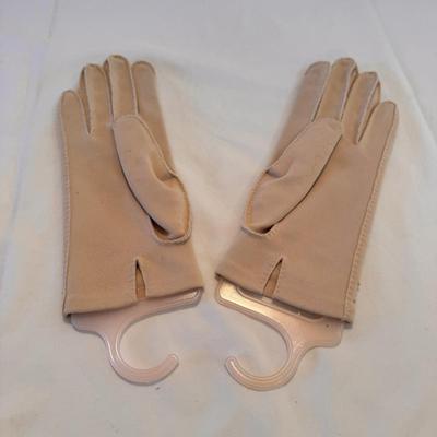 Collection of Women’s Gloves (PBC-DZ)