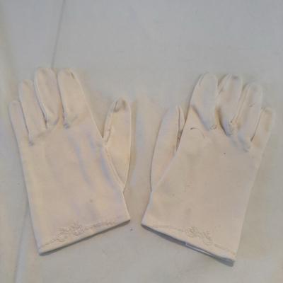 Collection of Women’s Gloves (PBC-DZ)