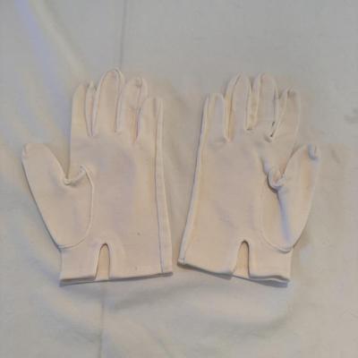 Collection of Women’s Gloves (PBC-DZ)