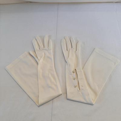 Collection of Women’s Gloves (PBC-DZ)