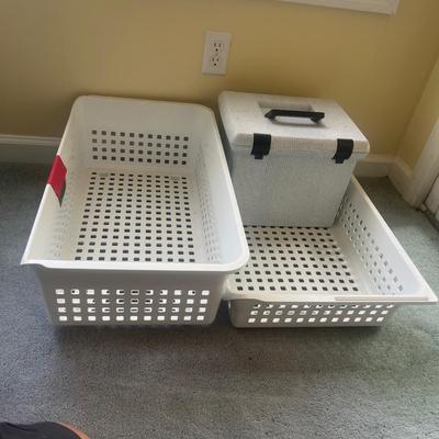 Collection Of Plastic Storage Containers (BD-MG)