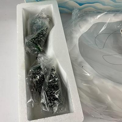679 New in Box Department 56 Village Animated Skating Pond