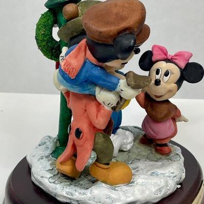 DISNEY Mickey Christmas Carol Statue, Figurine Music Box
