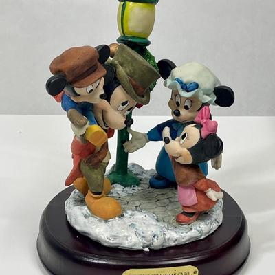 DISNEY Mickey Christmas Carol Statue, Figurine Music Box