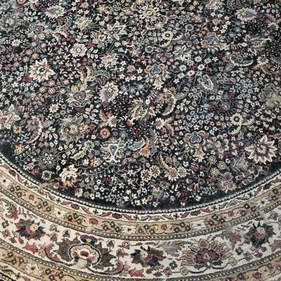 Round rug, black and tan