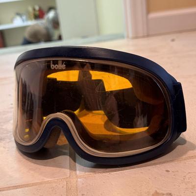Skiing and Snowboarding Accessories: Hats & Snow Goggles (BD-DZ)