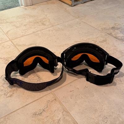 Skiing and Snowboarding Accessories: Hats & Snow Goggles (BD-DZ)
