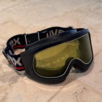 Skiing and Snowboarding Accessories: Hats & Snow Goggles (BD-DZ)