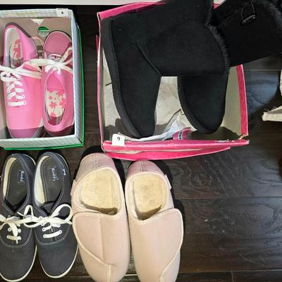 Lof of 8 pairs of Shoes-Most are New or lightly used- size 9