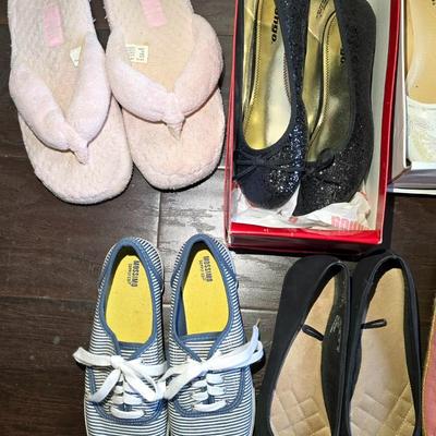 Lot of 8 pairs of Shoes- mostly Brand new- and lightly used
