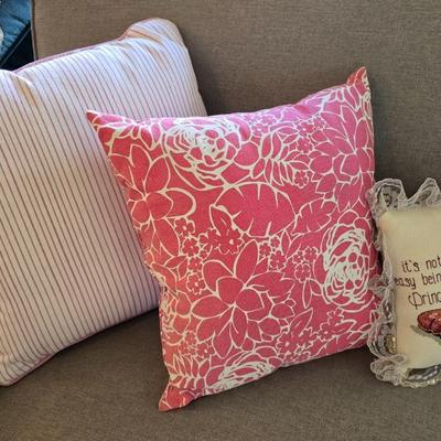 Lot of Living room furniture! Grey couch, vintage coffee table, rug