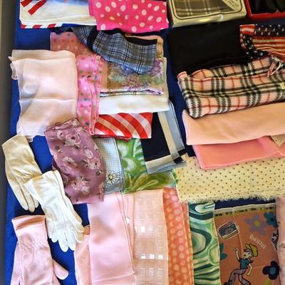 Lot of Misc scarves/gloves