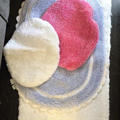 Lot of Misc Linens; blankets, bathroom rugs, doilies