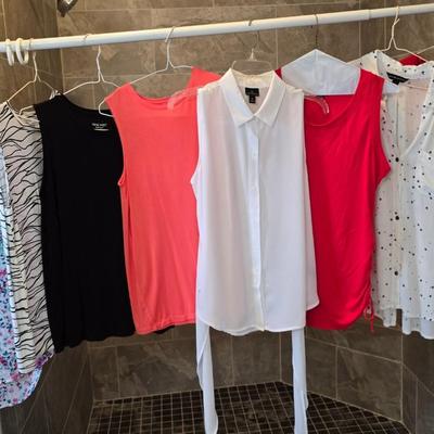 Lot of 10 tanks