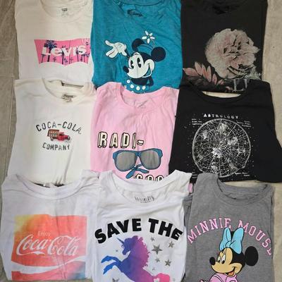 Lot of 9 graffic Tees