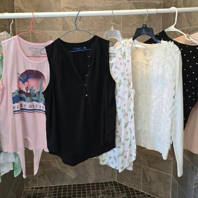 Lot of 10 Tshirts