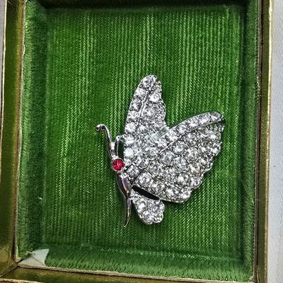 Single Vintage Butterfly unsigned pin