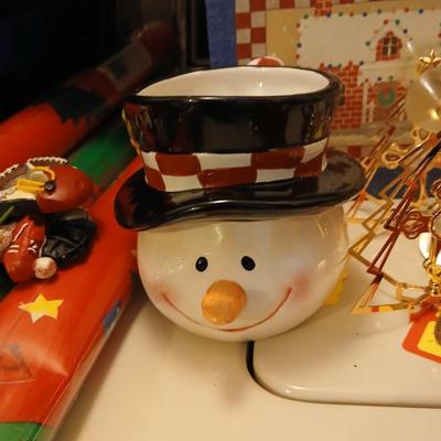 Christmas Items, new rolls of giftwrapping, candy cane deco, snowman boxes & more !